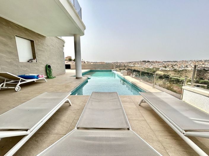 Image No.3-4 Bed Villa for sale