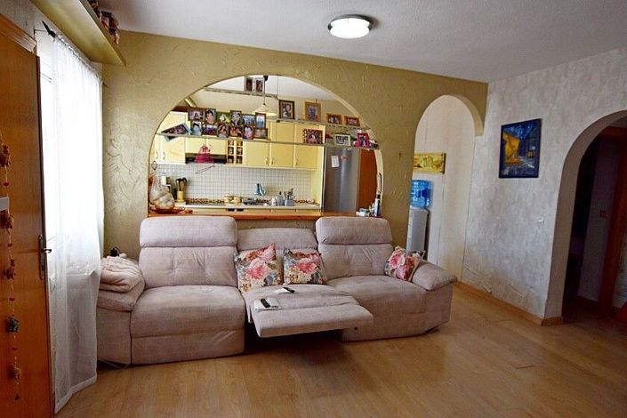 Image No.10-3 Bed House for sale