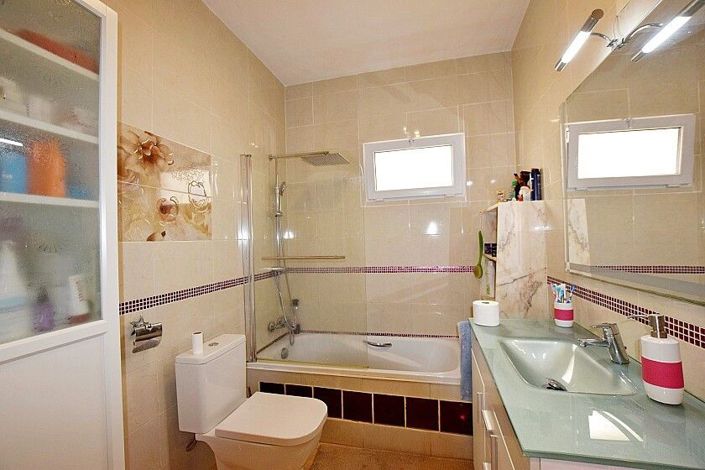 Image No.17-3 Bed House for sale