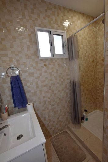 Image No.18-3 Bed House for sale
