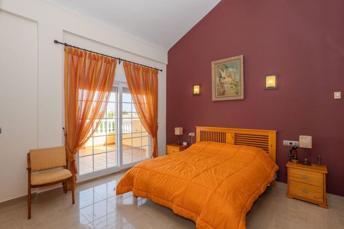 Image No.21-3 Bed Villa for sale