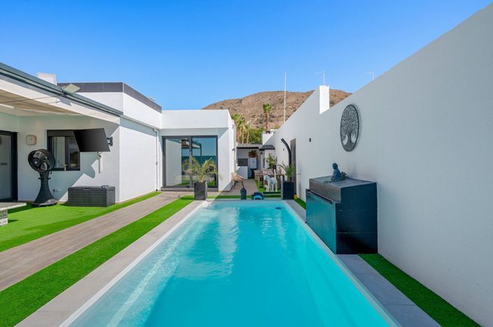 Image No.2-4 Bed Villa for sale