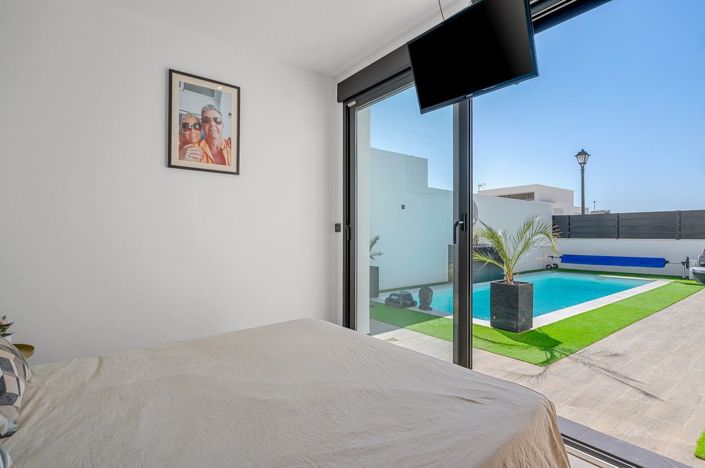 Image No.32-4 Bed Villa for sale