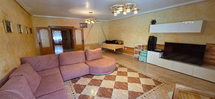 Image No.13-5 Bed Townhouse for sale