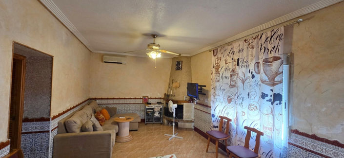 Image No.16-5 Bed Townhouse for sale