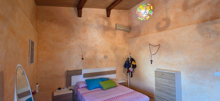 Image No.22-5 Bed Townhouse for sale