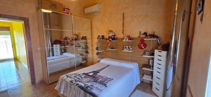 Image No.24-5 Bed Townhouse for sale