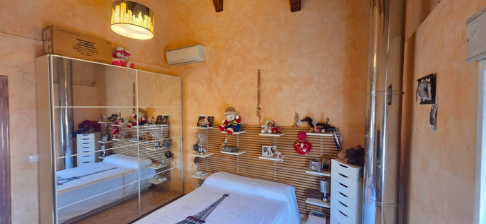 Image No.25-5 Bed Townhouse for sale