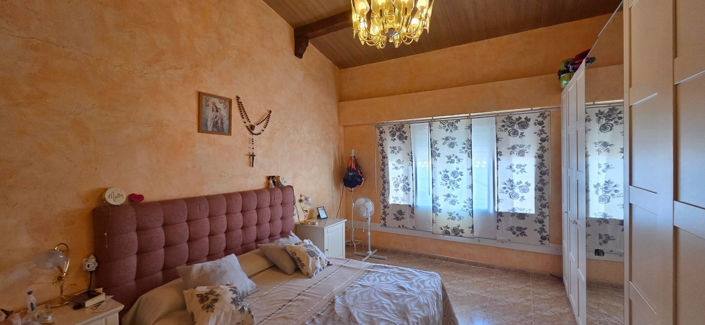 Image No.28-5 Bed Townhouse for sale