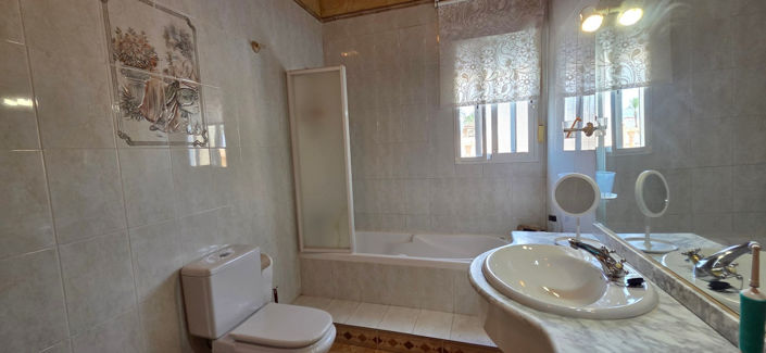 Image No.38-5 Bed Townhouse for sale