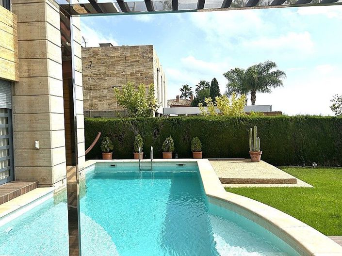 Image No.2-4 Bed Villa for sale