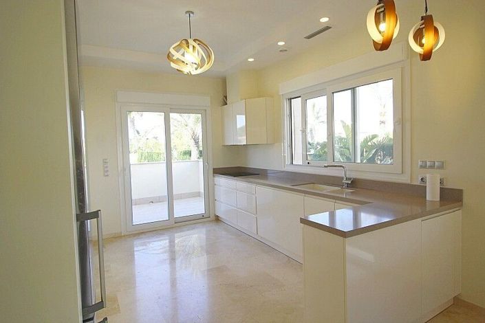 Image No.17-5 Bed Villa for sale
