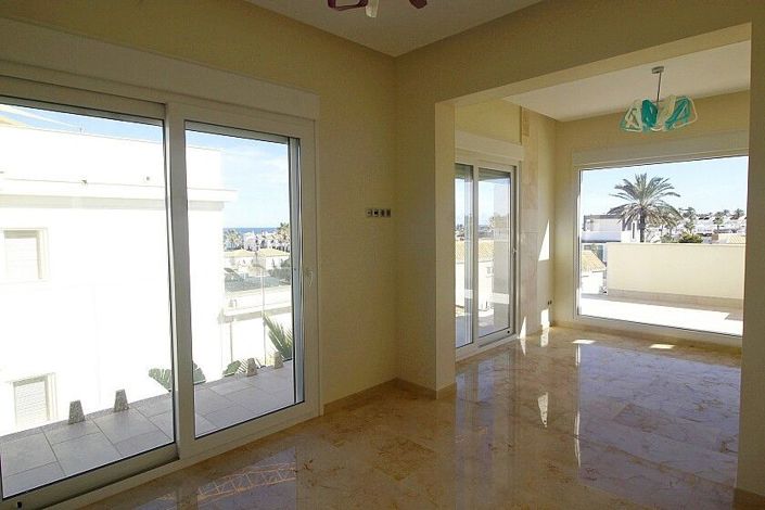 Image No.18-5 Bed Villa for sale