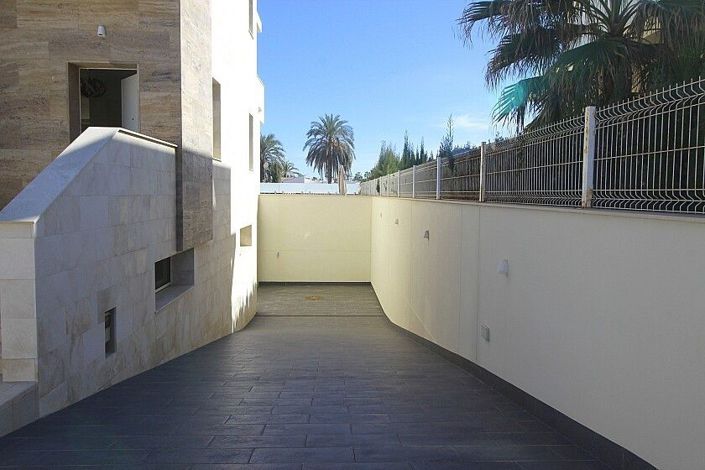 Image No.29-5 Bed Villa for sale