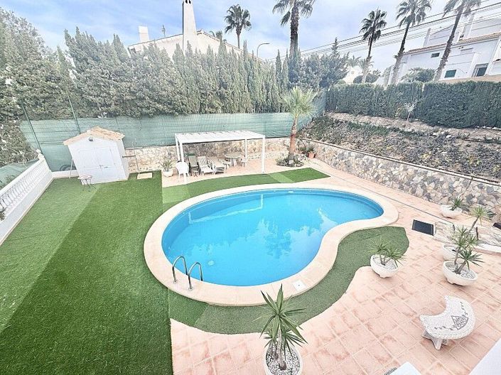 Image No.3-Villa de 4 chambres à vendre à Orihuela Costa