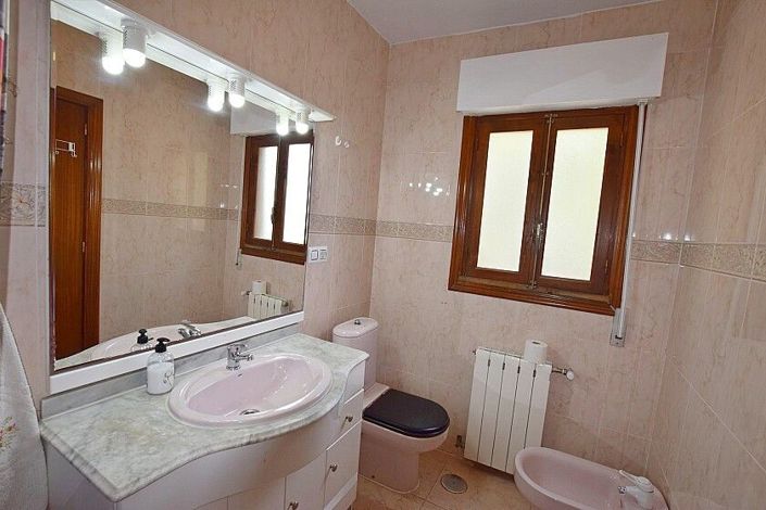 Image No.32-6 Bed Villa for sale