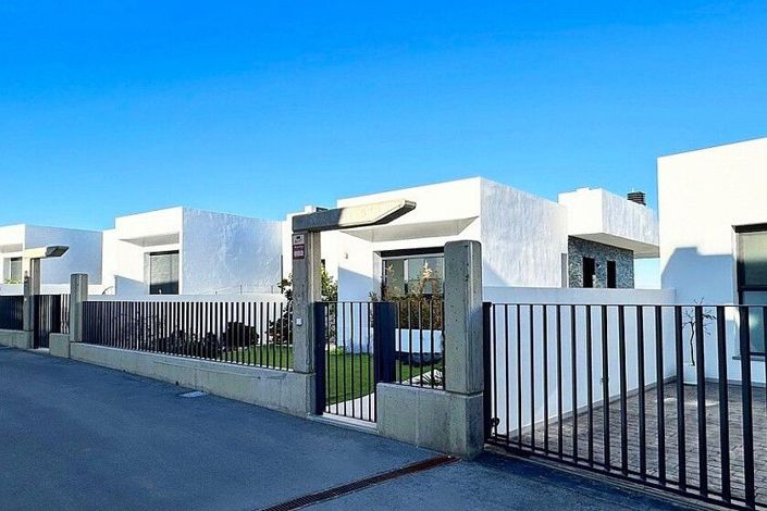 Image No.4-3 Bed Villa for sale