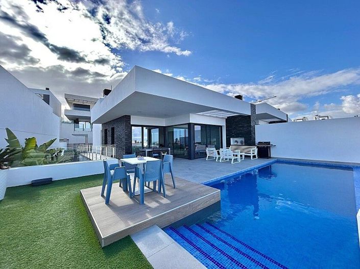 Image No.6-3 Bed Villa for sale