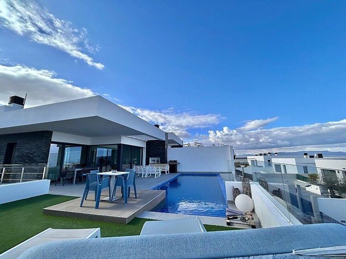 Image No.7-3 Bed Villa for sale