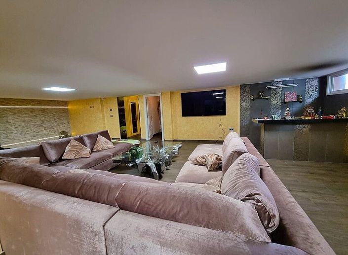 Image No.11-5 Bed Villa for sale