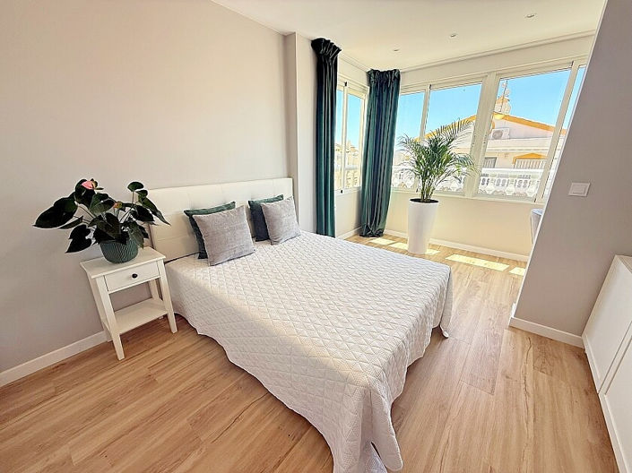 Image No.19-3 Bed Townhouse for sale
