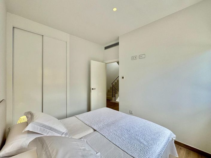 Image No.20-4 Bed Villa for sale
