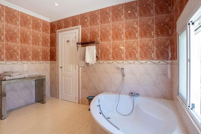 Image No.19-4 Bed Villa for sale