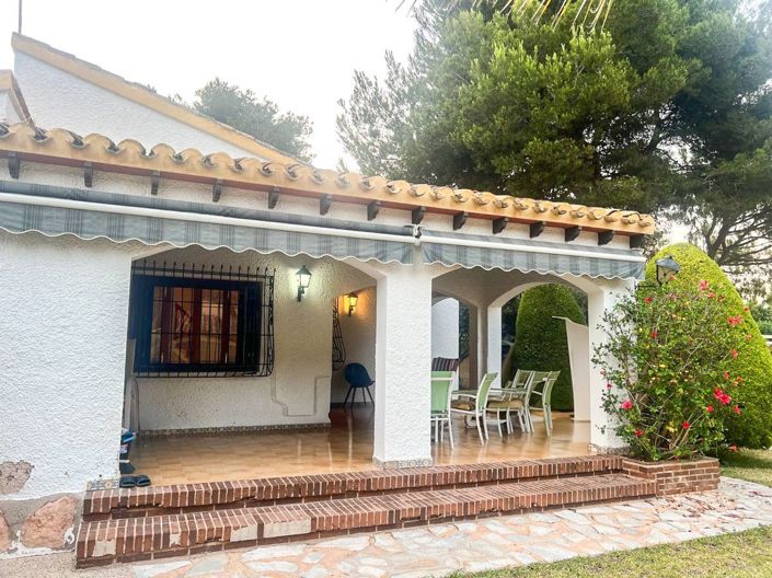 Image No.2-Villa de 4 chambres à vendre à Orihuela Costa