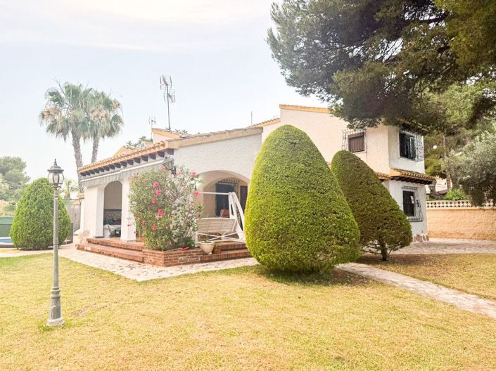 Image No.3-Villa de 4 chambres à vendre à Orihuela Costa
