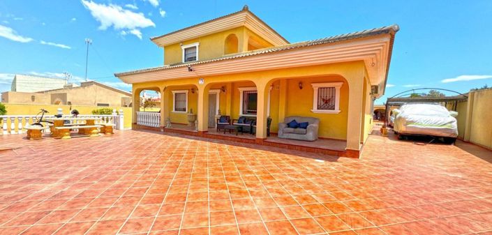 Image No.2-Villa de 6 chambres à vendre à Torrevieja