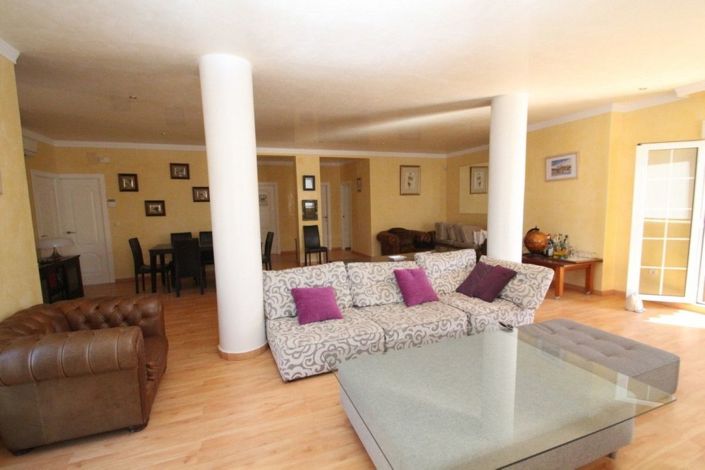 Image No.10-5 Bed Villa for sale
