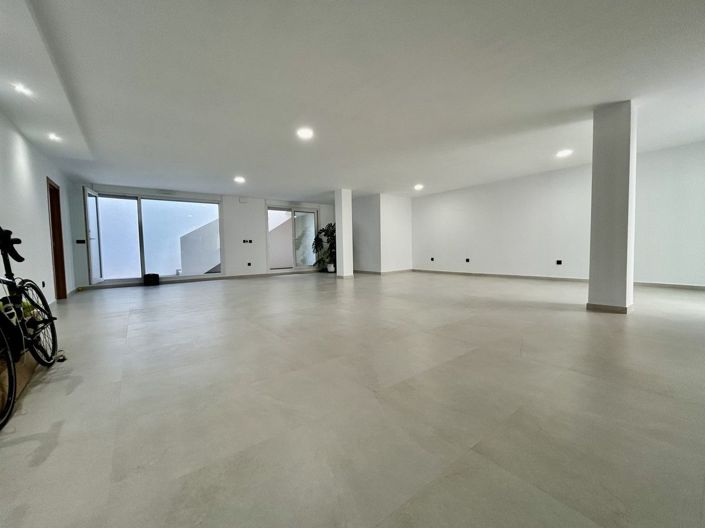 Image No.29-4 Bed Villa for sale