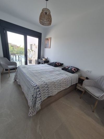 Image No.10-3 Bed House for sale