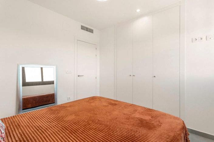 Image No.20-2 Bed Apartment for sale