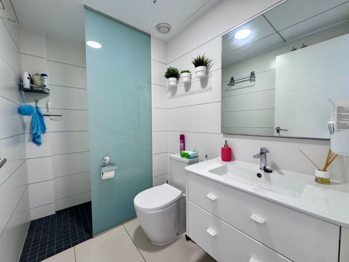 Image No.17-3 Bed House for sale