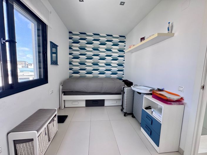 Image No.24-3 Bed House for sale