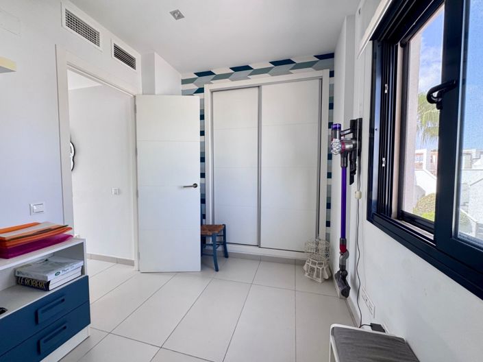 Image No.25-3 Bed House for sale
