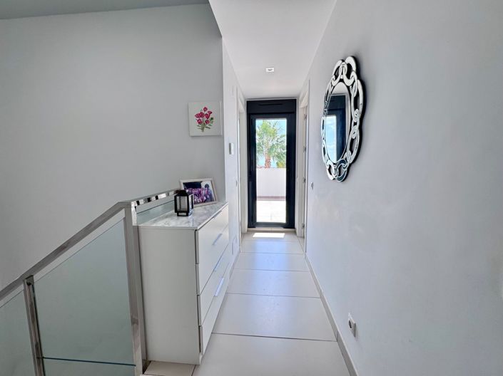 Image No.26-3 Bed House for sale