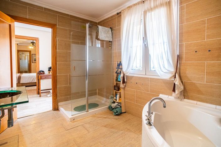 Image No.12-6 Bed Villa for sale