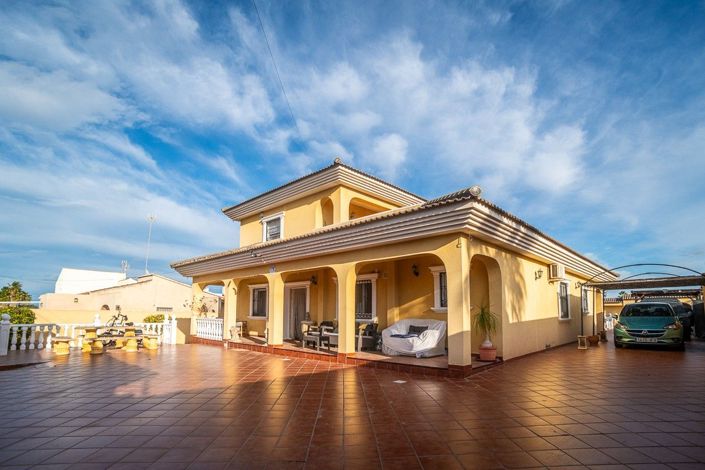 Image No.4-6 Bed Villa for sale