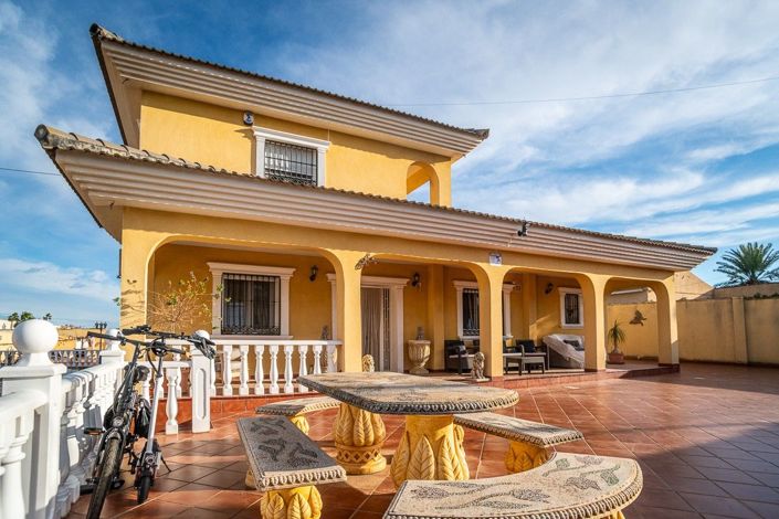 Image No.5-6 Bed Villa for sale