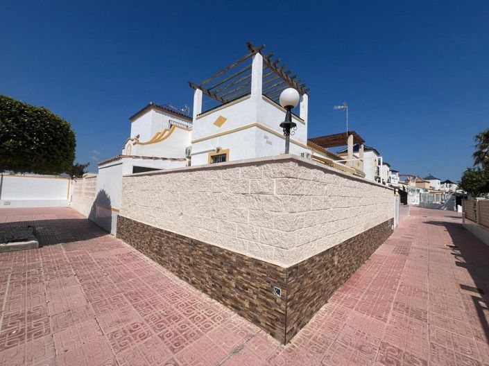 Image No.18-2 Bed Villa for sale
