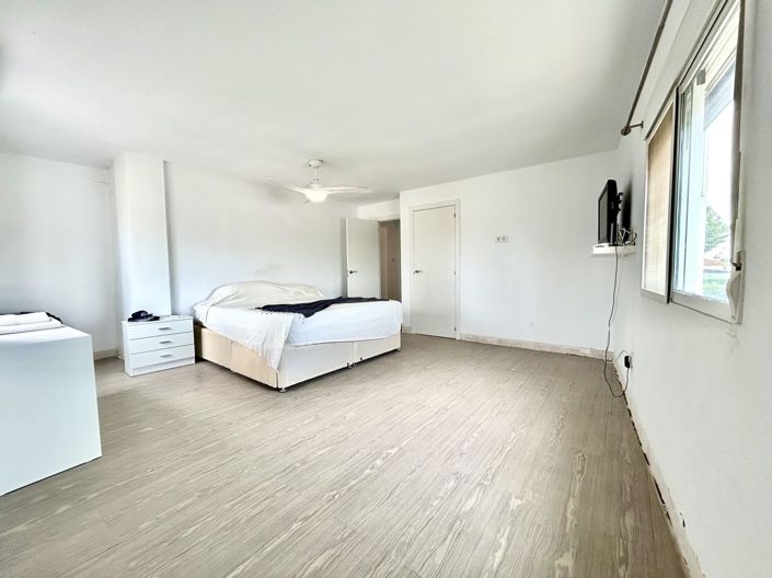 Image No.20-8 Bed Villa for sale