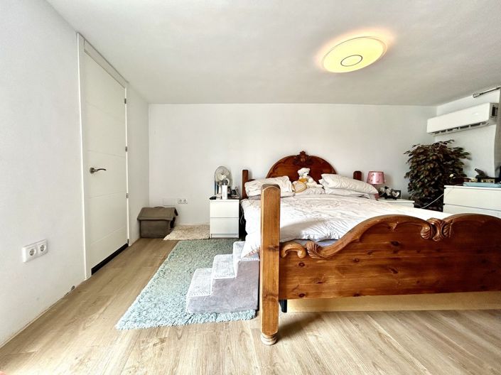 Image No.33-8 Bed Villa for sale