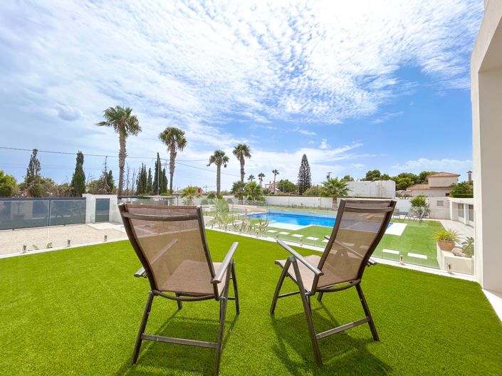 Image No.4-8 Bed Villa for sale