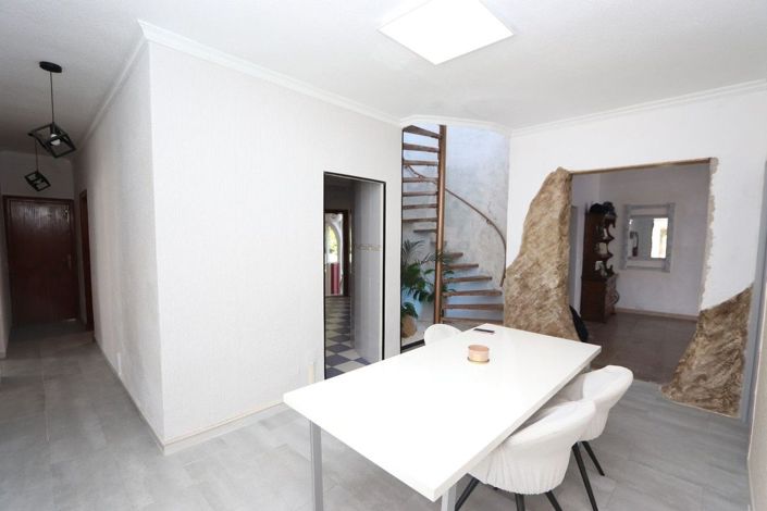 Image No.11-6 Bed Villa for sale