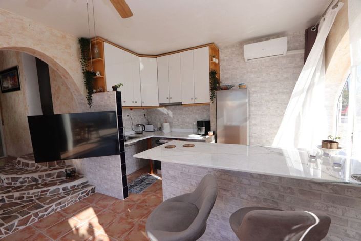 Image No.40-6 Bed Villa for sale