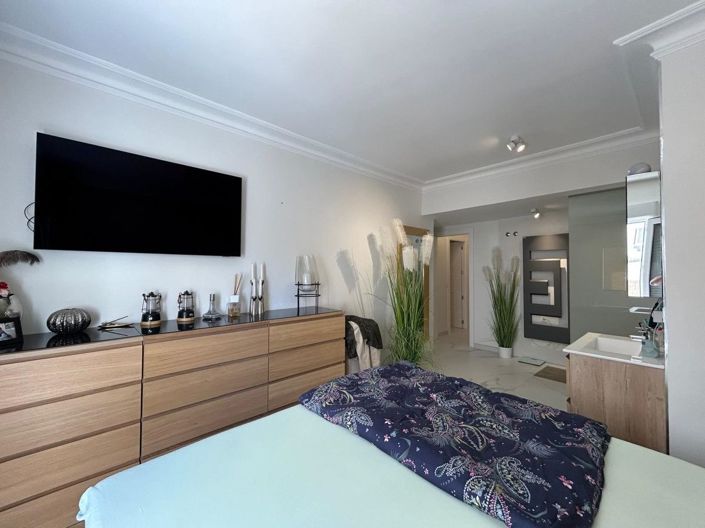 Image No.10-3 Bed Apartment for sale