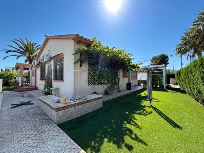 Image No.18-3 Bed Villa for sale