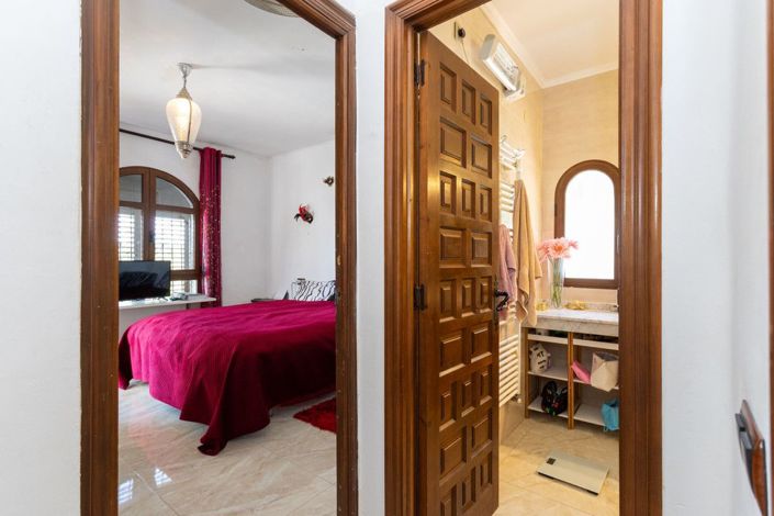 Image No.10-4 Bed Villa for sale